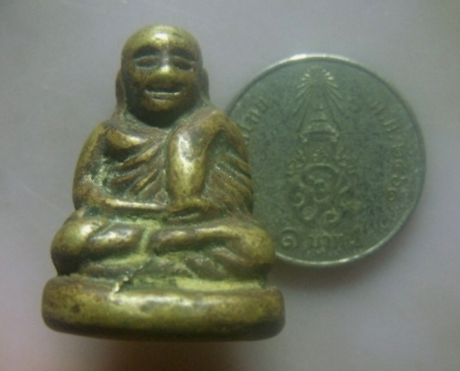 **เบา​ๆ​**รูปหล่อหลวงพ่อเงิน วัดบางคลาน เนื้อทองผสม เก่าๆ มีคราบเบ้า**เนื้อจัด สวยๆ เชิญชมครับ