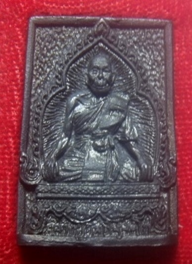 **เบาๆ**เหรียญหล่อรูปเหมือนหลวงปู่นิล ฉลองอายุครบ ๙๐ ปี วัดครบุรี ปี ๒๕๓๕**ตอกโค้ด กล่องเดิม สวยๆ