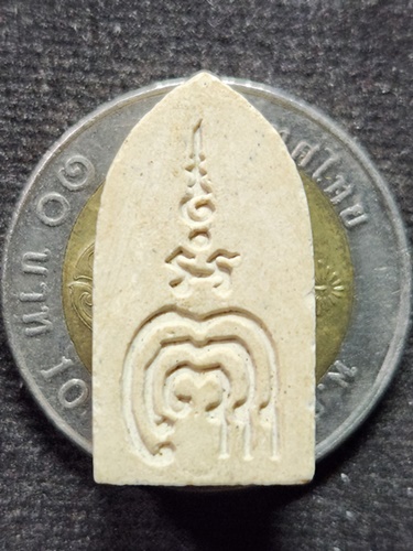 วัดพิกุลทอง จ.สิงห์บุรี พระรอดหลวงพ่อแพ รุ่นจงอางศึก ปี 2514 เนื้อผงเกสร 