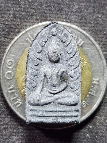 วัดพิกุลทอง จ.สิงห์บุรี พระรอดหลวงพ่อแพ รุ่นจงอางศึก ปี 2514 เนื้อใบลาน