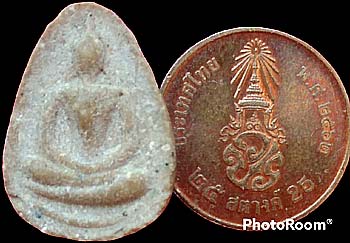 *พิมพ์กลีบบัวสมาธิ เนื้อผง หลวงปู่สี วัดเขาถ้ำบุญนาค นครสวรรค์ ปี๒๕๑๗*