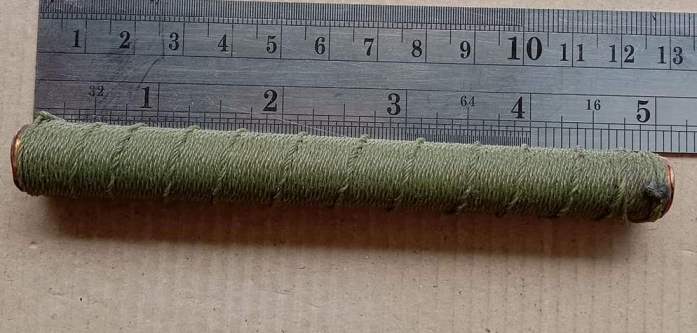 ตะกรุด ถักเชือกเขียว ยาว 5 นิ้ว ไม่ทราบที่