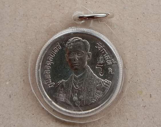 2in1 เหรียญมหามงคล ในหลวงรัชกาลที่9 ปี30+ภาพแจกในงานเลื่อนสมณศีกดิ์ ปี58 หลวงพ่อรวย วัดตะโก จ อยุธยา