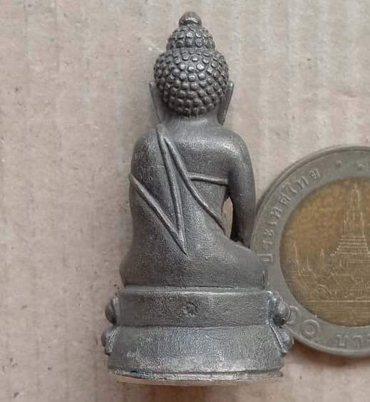 พระกริ่ง รุ่นขุมทรัพย์ พิมพ์ใหญ่ หลวงปู่ทิม วัดพระขาว อยุธยา ปี2542 เนื้อนวโลหะ ก้นเงิน มีจาร+กล่อง