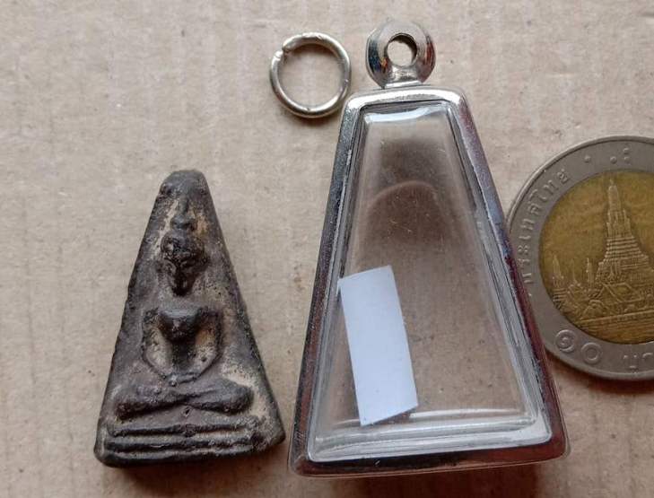 พระนางพญาจงอางศึก  พร้อมตลับสแตนเลส ตามรูป