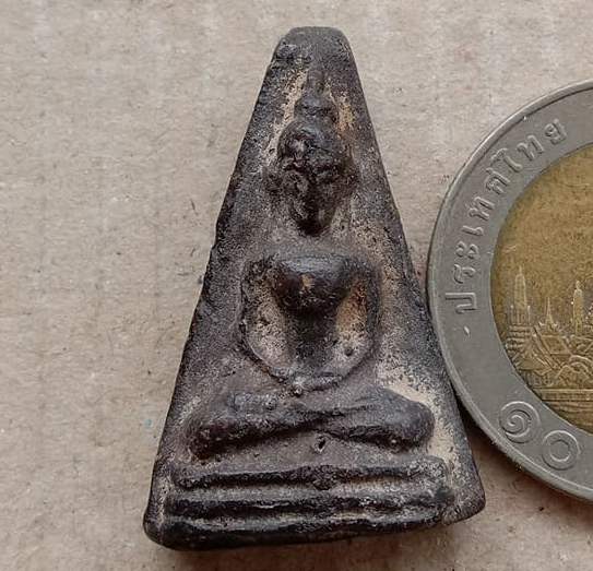 พระนางพญาจงอางศึก  พร้อมตลับสแตนเลส ตามรูป