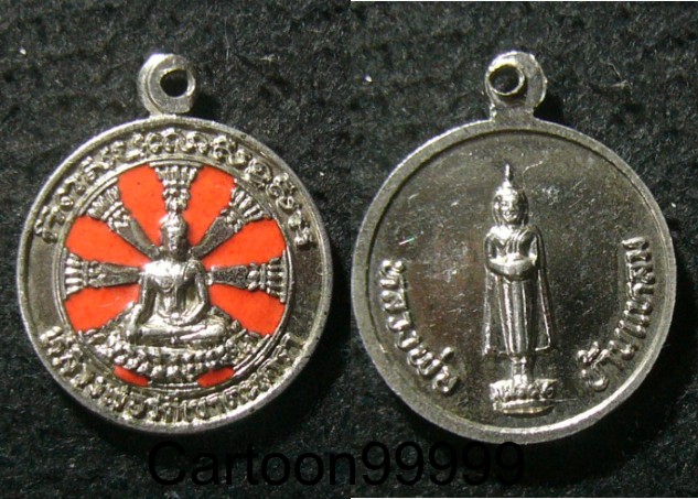 เหรียญกระไหล่เงินลงยา หลวงพ่อวัดเขาตะเครา หลังหลวงพ่อบ้านแหลมครับ  เหรียญสวยครับผม