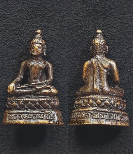 รูปหล่อหลวงพ่อเพชร วัดวังพระธาตุ กำแพงเพชรครับ เดิมๆ ครับผม