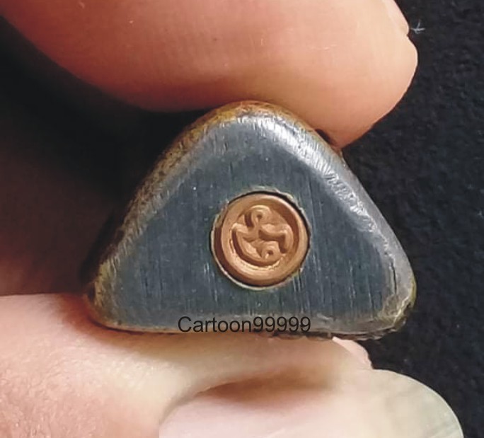 รูปหล่อโบราณยันต์ยุ่ง หลวงพ่อท้วม วัดศรีสุวรรณ สุราษฎร์ธานีครับ สวย เดิม ดี ครับ