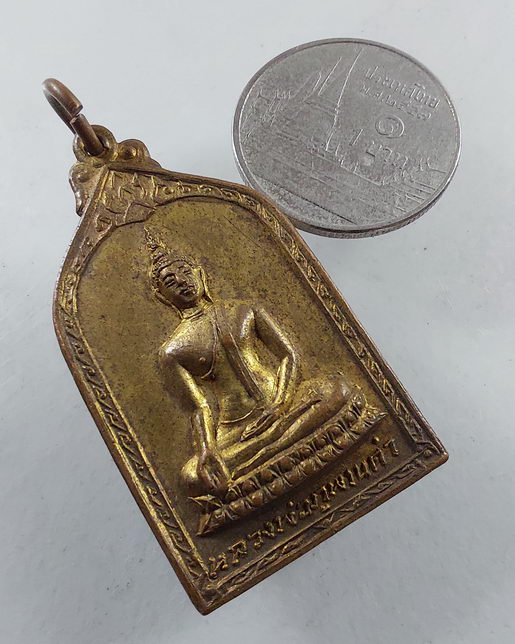 “ เหรียญ หลวงพ่อภูพานคำ วัดพระบาท อ.อุบลรัตน์ จ.ขอนแก่น ปี 2515 เก่าๆ สวยๆ ครับ ”