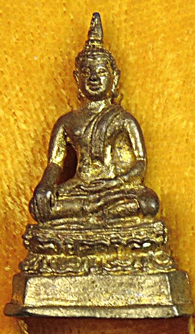 ๒๐ รูปหล่อพระพุทธรังสีสวัสดิ์รังสรรค์ เมืองมีน