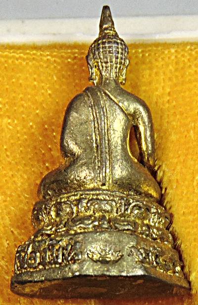 ๒๐ รูปหล่อพระพุทธรังสีสวัสดิ์รังสรรค์ เมืองมีน