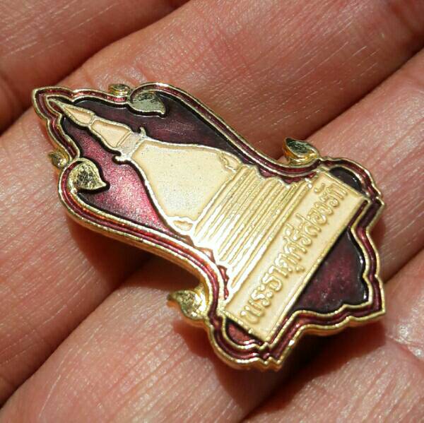 เหรียญเข็มกลัดลงยา พระธาตุศรีสองรัก เคาะเดียว