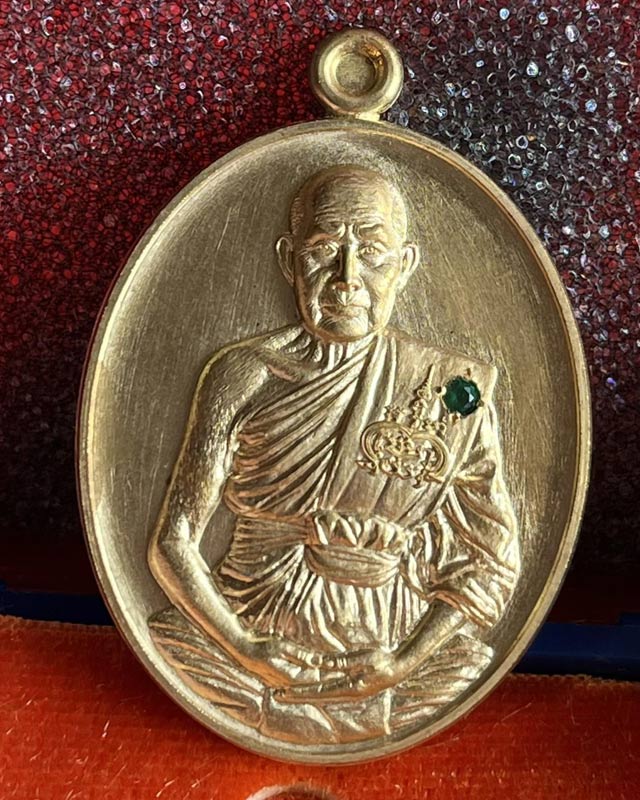 หลวงพ่อรวย วัดมาบตาพุด ระยอง  รุ่น มหาปราบ ฝังพลอย