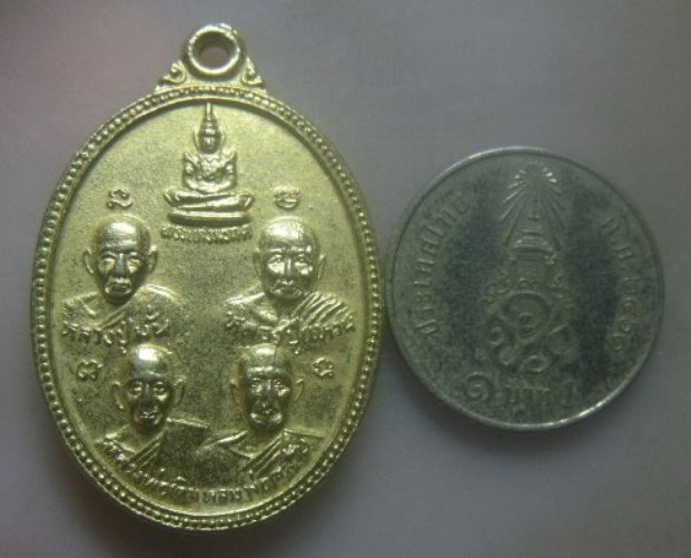 **เบา​ๆ**เหรียญรวมพระเกจิ 9 องค์ รุ่นคุ้มภัย วันคล้ายวันเกิด สวัสดิ์ คำประกอบ ปี ๒๕๓๔**กะไหล่ทองสวยๆ