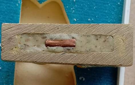 เสือหล่อดวงเศรษฐี หลวงปู่อินทร์ วัดบัว นครราชสีมา ปี2557 เนื้อทองฝาบาตร เลข716 ใต้ฐานฝั่งตะกรุด+กล่อ