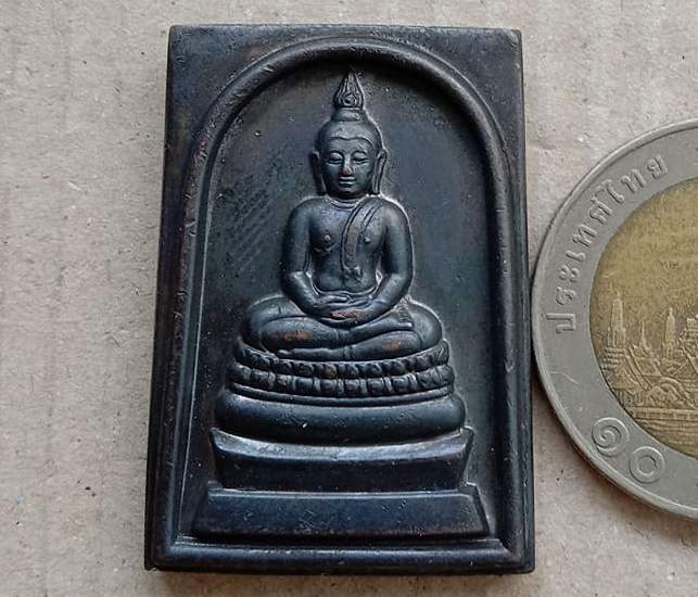 เหรียญสมเด็จพระพุทธนวมหาราชายุจฉับปริวัตนมงคล ในหลวงครบ 6รอบ จัดสร้างโดยสำนักนายกรัฐมนตรี ปี2542