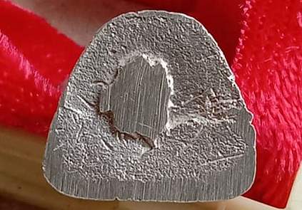 รูปหล่อลอยองค์ เสาร์ 5 ปี 2536 เนื้อเงิน หลวงปู่ม่น วัดเนินตามาก ชลบุรี พร้อมกล่องเดิม 