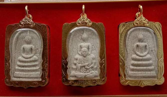 3องค์ พระสมเด็จวัดระฆัง(คณะ 9) ย้อนยุค หลังเหรียญสมเด็จพระพุฒาจารย์โต พร้อมกล่องเดิม