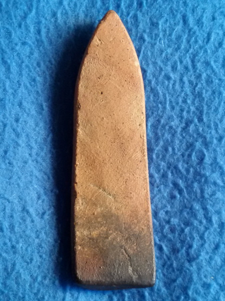 พระร่วงยืนปางอุ้มบาตร หลวงพ่อกวย วัดโฆษิตาราม จ. ชัยนาท เนื้อดิน