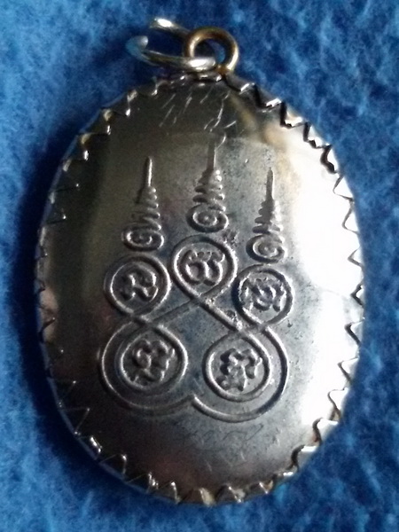 ล็อกเก็ตหลวงปู่หลิว วัดไร่แตงทอง จ. กาญจนบุรี