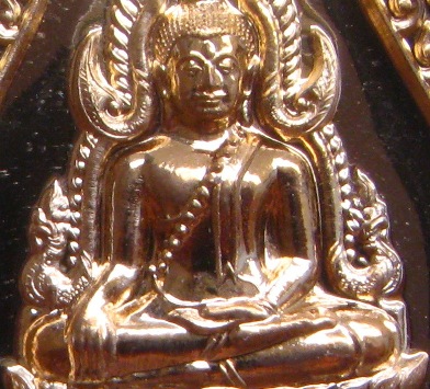 เหรียญเสมา พระพุทธชินราช รุ่นจอมราชันย์ เนื้อทองทิพย์ ปี2555 หมายเลข9457 พร้อมกล่องเดิม