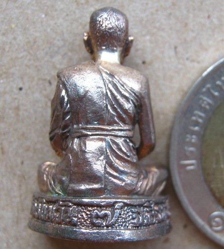 รูปเหมือนอุดกริ่ง หลวงพ่อจรัญ วัดอัมพวัน สิงห์บุรี ปี2554 ครบ7รอบ เนื้อนวะโลหะ เลข1056จ.