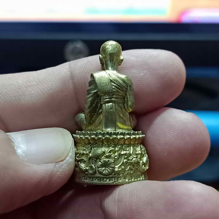 รูปหล่อฐานปูปลา รุ่นบารมี 88 หลวงพ่อรวย วัดมาบตาพุด จ.ระยอง องค์ทองเหลืองดิบชนวน ฝังตะกรุด 2 ดอก