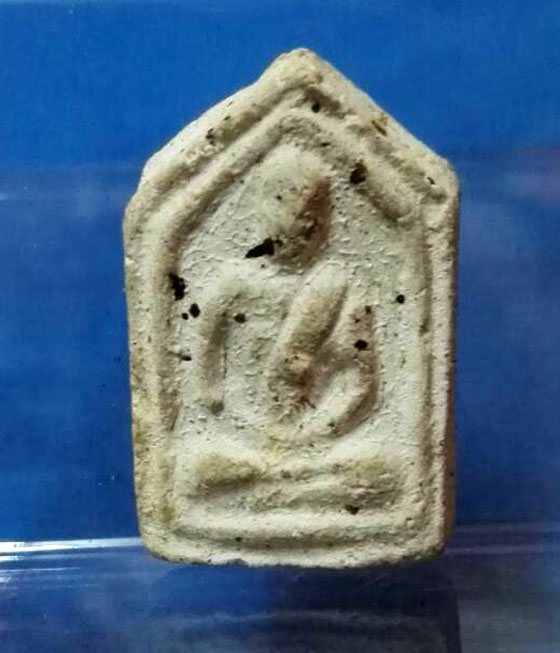 พระผงรูปเหมือนพิมพ์5เหลี่ยมหลวงปู่เผือก วัดกิ่งแก้ว 