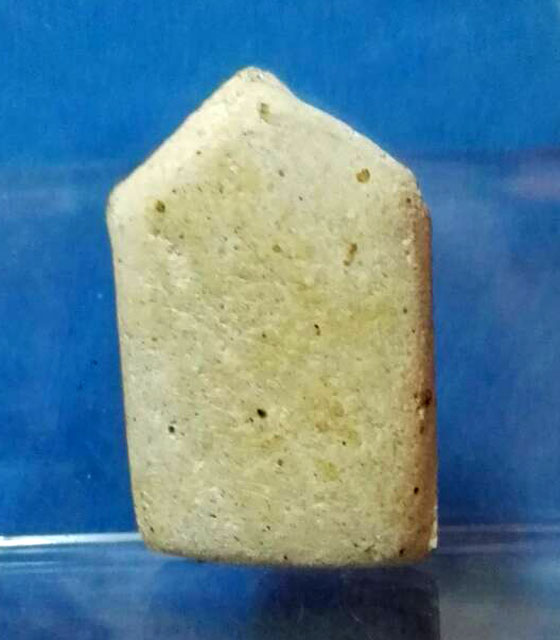 พระผงรูปเหมือนพิมพ์5เหลี่ยมหลวงปู่เผือก วัดกิ่งแก้ว 