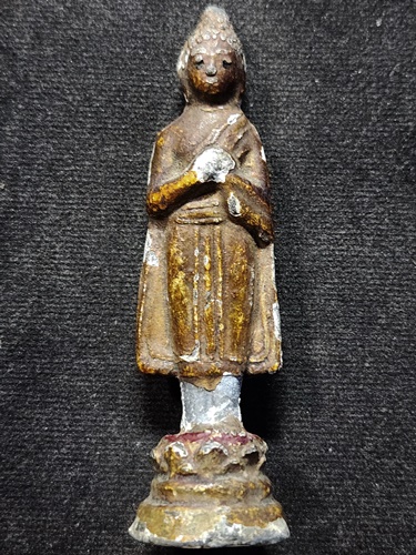 พระพุทธปางรำพึงพระบูชารัตนะ(แก้บน) เนื้อตะกั่วสนิมแดงลงรักลงชาดปิดทอง สูง 3 นิ้ว 