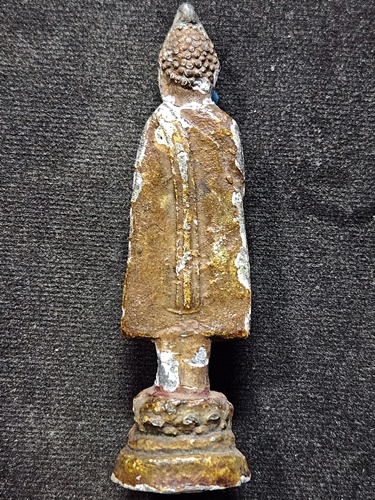 พระพุทธปางรำพึงพระบูชารัตนะ(แก้บน) เนื้อตะกั่วสนิมแดงลงรักลงชาดปิดทอง สูง 3 นิ้ว 