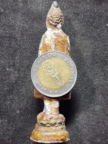 พระพุทธปางรำพึงพระบูชารัตนะ(แก้บน) เนื้อตะกั่วสนิมแดงลงรักลงชาดปิดทอง สูง 3 นิ้ว 