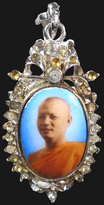 ล็อคเก็ตล้อมเพชร