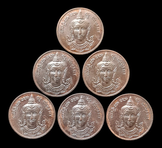 เคาะแรกแดง..พระจันทร์เทวา ๒๕๔๕..นวโลหะ ๖ เหรียญ ไม่มีกล่อง..ล.พ.ดำ วัดเขาพูลทอง จ.จันทบุรี / ส่ง ems