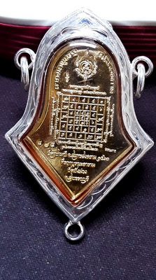 ท้าวเวสสุวรรณจำปีใหญ่สุพรรณภูมิ เนื้อมหาชนวนกาหลั่ยทองลงยาสีเขียวหน้ากากเงินแท้พร้อมเลี่ยมกรอบเงิน