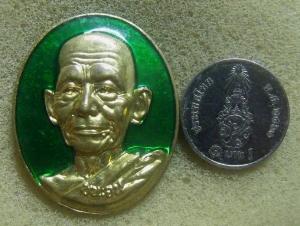 **เบาๆ**เหรียญชนะจน หลวงพ่อคล้อย รุ่น 7 รอบ มหามงคล วัดภูเขาทอง จ.พัทลุง ปี ๒๕๕๖**ลงยาสีเขียว สวยๆ