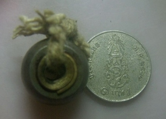 **เบา​ๆ​**ลูกสะกดเนื้อโลหะผสมออกสำริด ไส้ตะกรุดทองแดง มีจารเก่า ไม่ทราบที่**สวยๆ เชิญชมครับ 