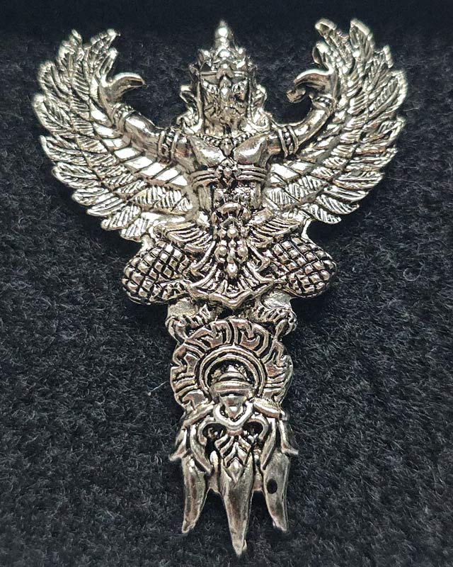 หลวงปู่อิ่ม วัดทุ่งนาใหม่ จ.นครศรีธรรมราช พญาครุฑ หล่อโบราณ รุ่นรวยแสนล้าน พร้อมกล่อง