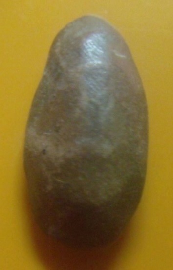 **เบา​ๆ​**พระขุนแผนไข่ผ่าซีก เนื้อดิน สวยๆ เนื้อจัด ไม่ทราบที่**เชิญชมครับ