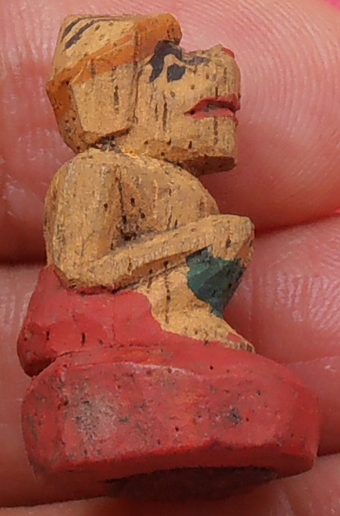 หนุมานไม้แกะ ลงสี อุดผงใต้ฐาน