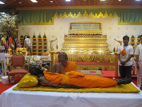 พระสมเด็จ หลวงพ่อพูล วัดไผ่ล้อม จ. นครปฐม รุ่นแรก ปี 18