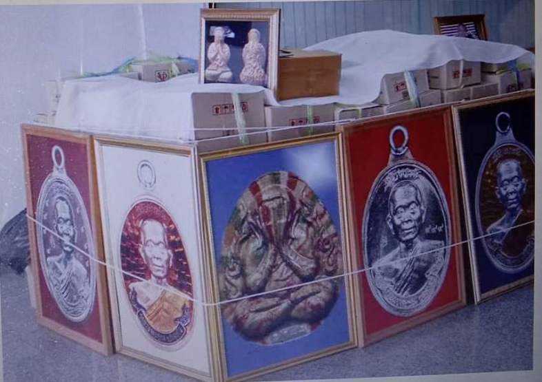 เหรียญห่วงเชื่อมเงิน หลวงพ่อคูณ ปี2556เลข707 รุ่นสร้างบารมี90 เนื้อทองแดง ออกวัดถ้ำดาวเขาแก้ว+กล่อง