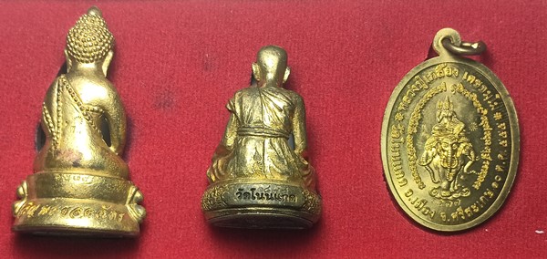 3องค์ พระชุด รุ่นเจริญพร-ยอดฉัตร หลวงปู่เกลี้ยง วัดโนนแกด จ.ศรีสะเกษ เนื้อทองชนวน เลข1877+กล่อง