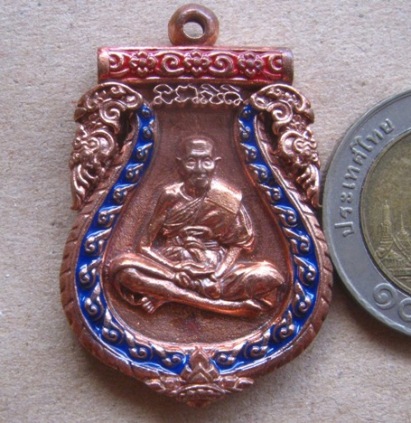 เหรียญเสมาหล่อ รุ่น"มหาลาภ" หลวงปู่แสน วัดบ้านหนองจิก ศรีสะเกษ ปี2561 ทองแดงผิวไฟลงยา2สี เลข87+กล่อง