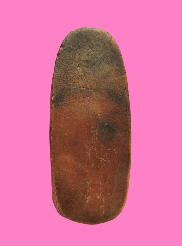 พระลีลาข้างรัศมี เนื้อดิน