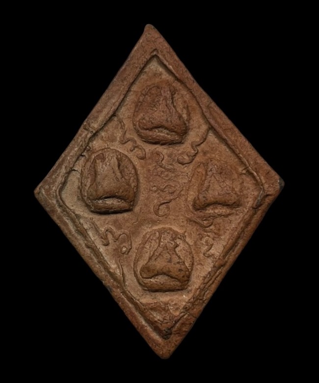 "เคาะเดียว" พระปิดตาสี่ทิศ เนื้อดิน ไม่ทราบที่ 