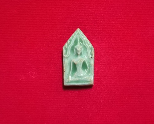 พระขุนแผน เคลือบสังคโลก รุ่นมั่งมีทรัพย์ ปี 2554 หลวงพ่อหวล วัดพุทไธศวรรย์ (พิมพ์เล็ก)