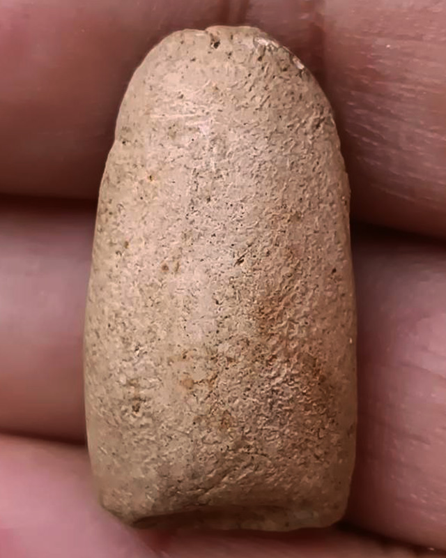 พระเนื้อดิน สูงประมาณ 3 ซ.ม. ไม่ทราบที่ พระบ้านเก่าเก็บ หลายสิบปี