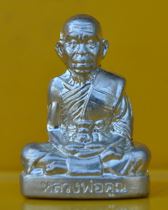 รูปเหมือนปั๊มหลวงพ่อคูณ รุ่น โภคทรัพย์คูณ ๘๘ 